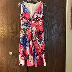 Suzi Chin sleeveless dress with floral pattern. Size 6